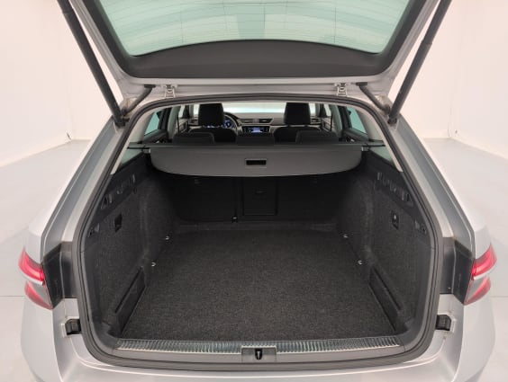 Skoda Superb Combi 2.0 TDI 150 SCR DSG7 BUSINESS Gris Argent