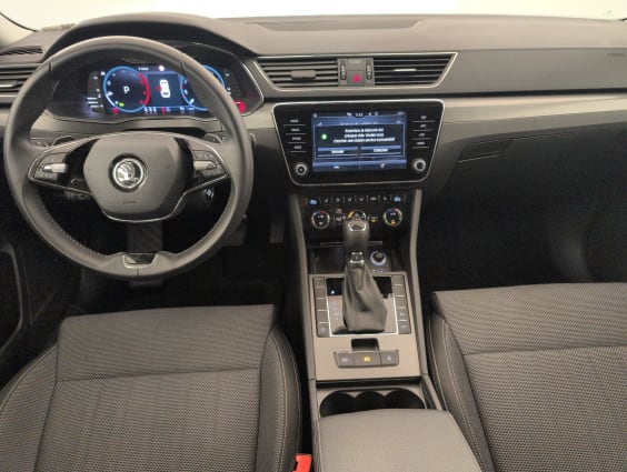 Skoda Superb Combi 2.0 TDI 150 SCR DSG7 BUSINESS Gris Argent