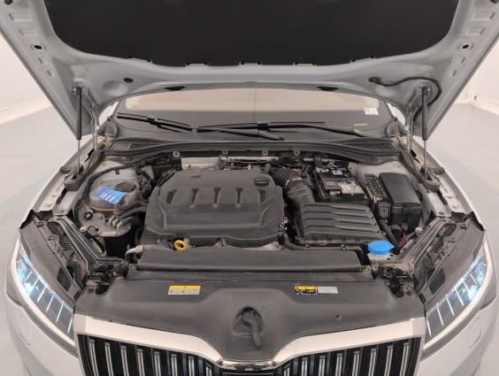 Skoda Superb Combi 2.0 TDI 150 SCR DSG7 BUSINESS Gris Argent