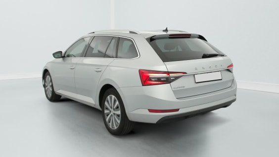 Skoda Superb Combi 2.0 TDI 150 SCR DSG7 BUSINESS Gris Argent