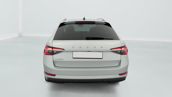Skoda Superb Combi 2.0 TDI 150 SCR DSG7 BUSINESS Gris Argent