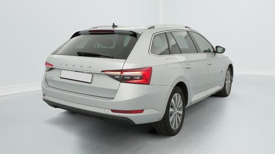 Skoda Superb Combi 2.0 TDI 150 SCR DSG7 BUSINESS Gris Argent