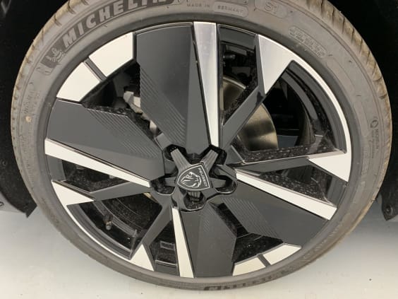 Peugeot 308 NOUVELLE Hybrid 145 e-DCS6 GT Noir Perla Nera