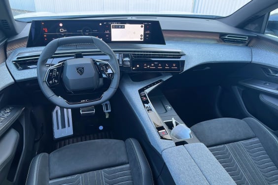 Peugeot 5008 Hybrid 145 e-DCS6 GT Blanc Okénite / Toit Noir