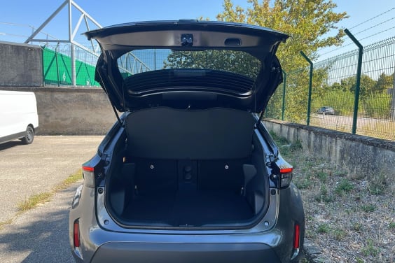 Toyota Yaris Cross Hybride 130h 2WD Design Gris Atlas