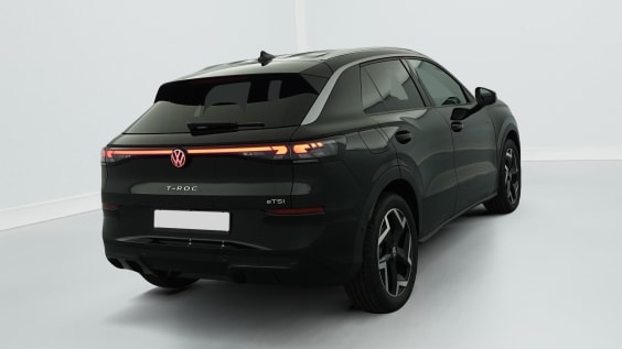 Volkswagen T-ROC NOUVEAU 1.5 ETSI EVO2 HYBRID 150 CH DSG7 R-LINE Noir Ebéne