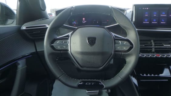 Peugeot 2008 Hybrid 145 ch e-DCS6 GT Blanc Okénite