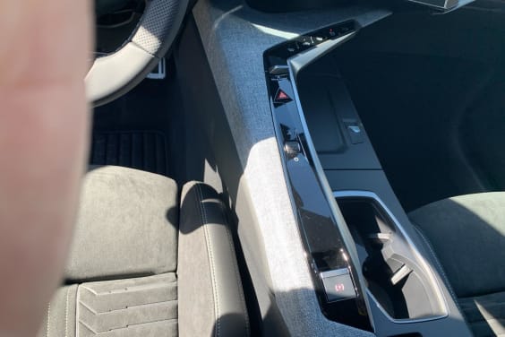 Peugeot 5008 Hybrid 145 e-DCS6 GT Noir Perla Nera