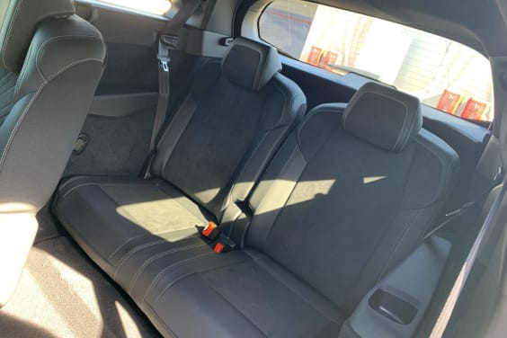 Peugeot 5008 Hybrid 145 e-DCS6 GT Noir Perla Nera