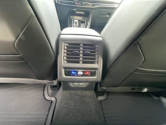 Volkswagen GOLF VIII 1.5 etsi evo2 150 r-line dsg7 Noir