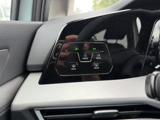 Volkswagen GOLF VIII 1.5 etsi evo2 116 life dsg7 Bleu Glacier
