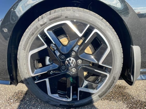 Volkswagen GOLF VIII 1.5 etsi evo2 150 r-line dsg7 Noir