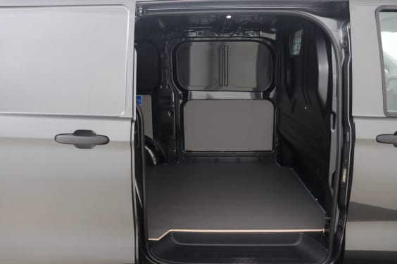 Volkswagen Transporter T7 Fourgon 3100 mm 2,0 TDI 150 hp Aut. Grey
