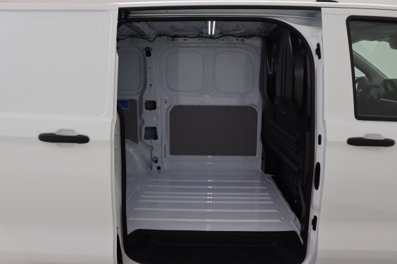 Volkswagen Transporter T7 Fourgon 3100 mm 2.0 TDI 150 hp Aut.8 White