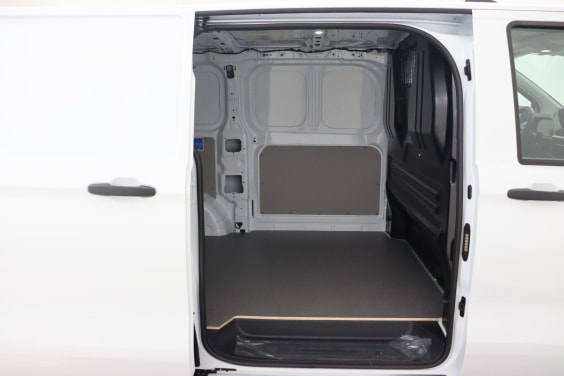 Volkswagen Transporter T7 Fourgon 3100 mm 2,0 TDI 150 hp Aut. White