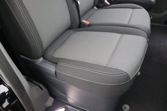 Volkswagen Transporter T7 Double cabine 3500 mm 2,0 TDI 170 hp Aut. Black