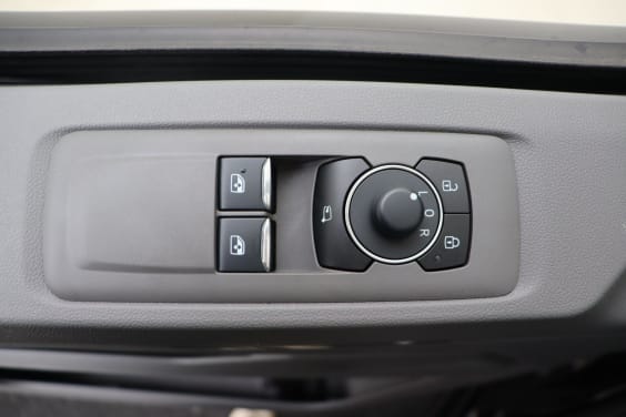 Volkswagen Transporter T7 Double cabine 3500 mm 2,0 TDI 170 hp Aut. Black