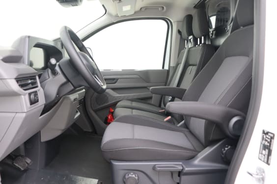 Volkswagen Transporter T7 Fourgon 3100 mm 2,0 TDI 150 hp Aut. White