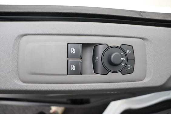Volkswagen Transporter T7 Fourgon 3100 mm 2,0 TDI 150 hp Aut. White