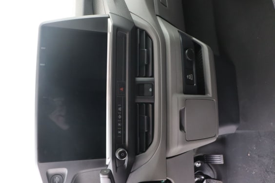 Volkswagen Transporter T7 Fourgon 3100 mm 2,0 TDI 150 hp Aut. White