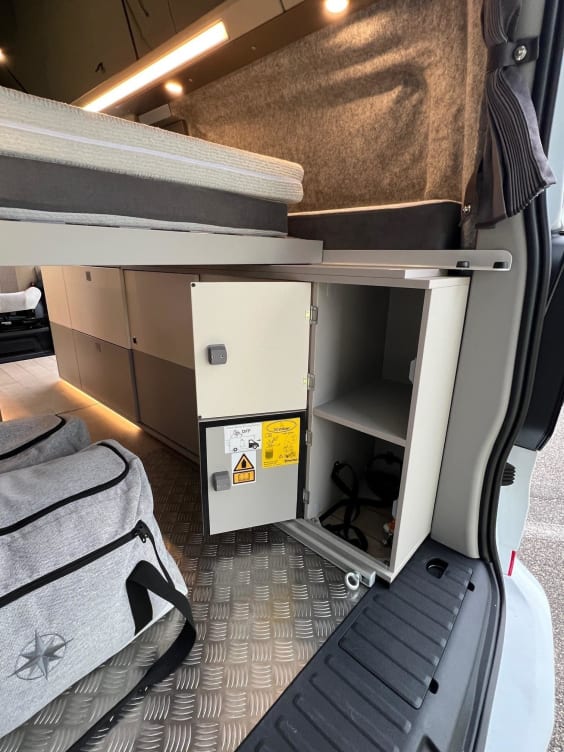 Westfalia KIPLING NOUVEAU FORD TRANSIT CUSTOM 170 CV 4X4  BVA8 Gris Lunaire 
