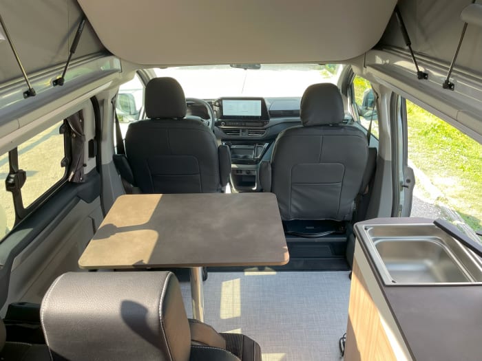 Table de salon du van aménagé Stylevan Belize 2025 