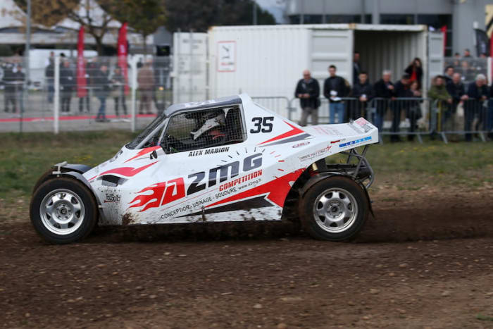 voiture rallye en action 4/4