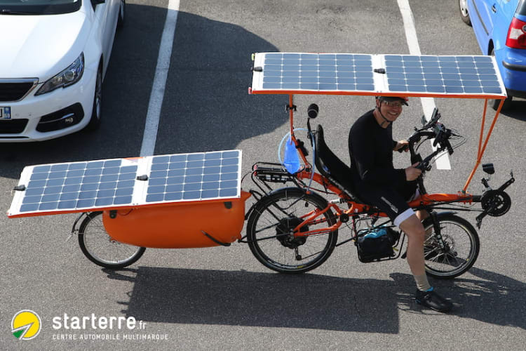 Laurent Souchet sur son vélo Solaire