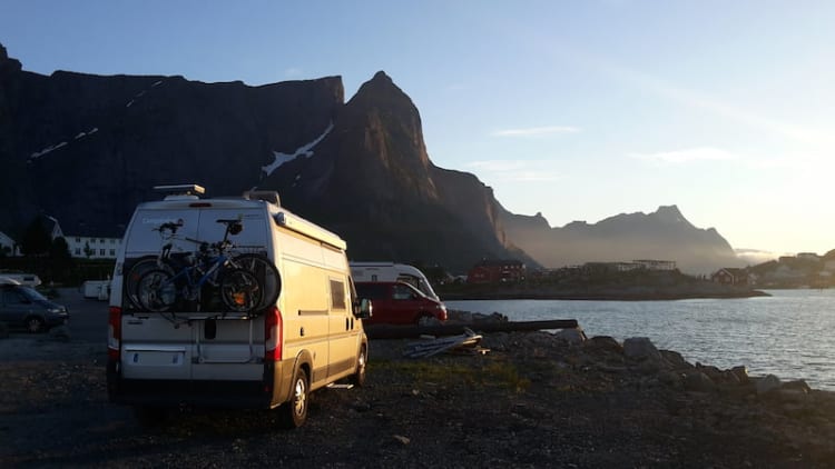 Le Campérêve Family Van à Reine, Lofoten Norvège 