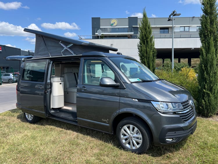 Le van aménagé compact Westfalia Kepler One chez Starterre