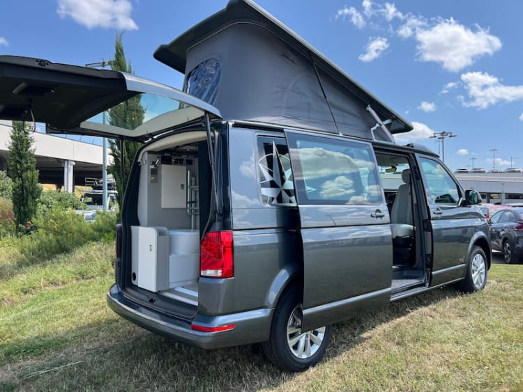 La partie latérale et arrière du Westfalia Kepler One
