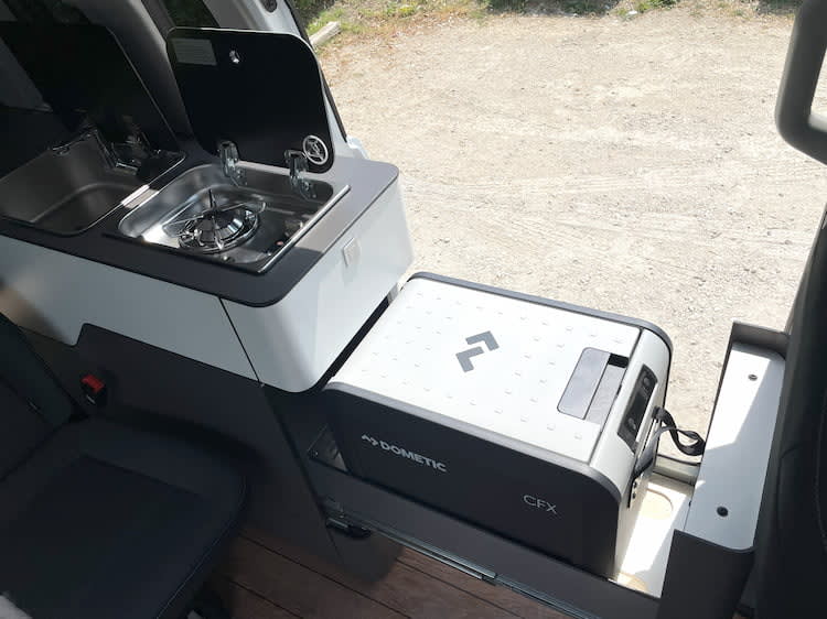 Bloc cuisine avec évier, réchaud gaz et glacière amovible 