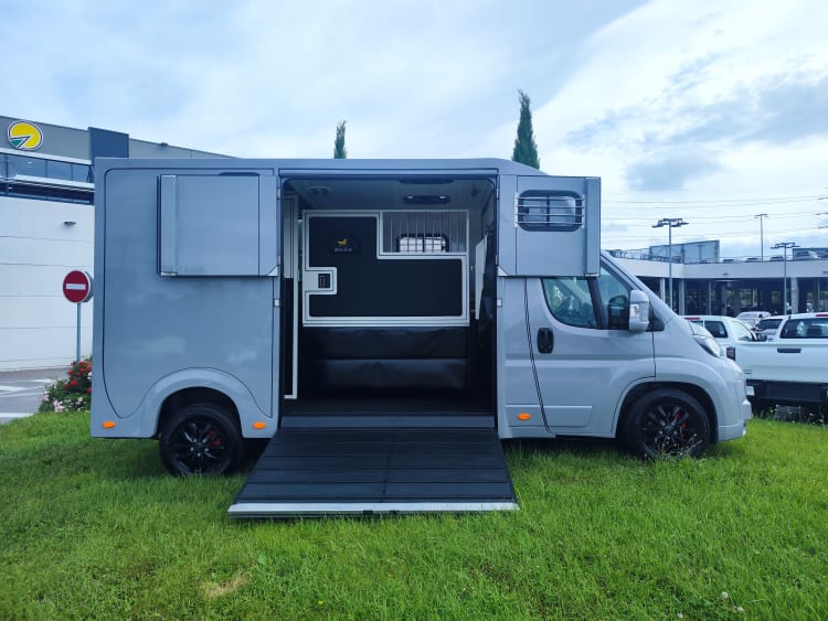 camion chevaux vl stalle élevage ouvert 