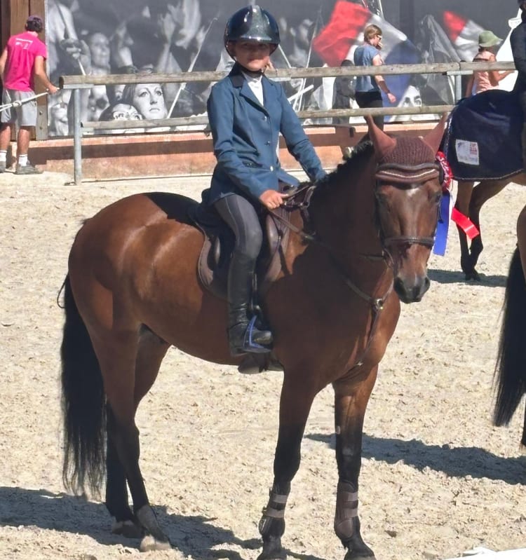 Julia en 4eme place d'un concours P1 Hunter