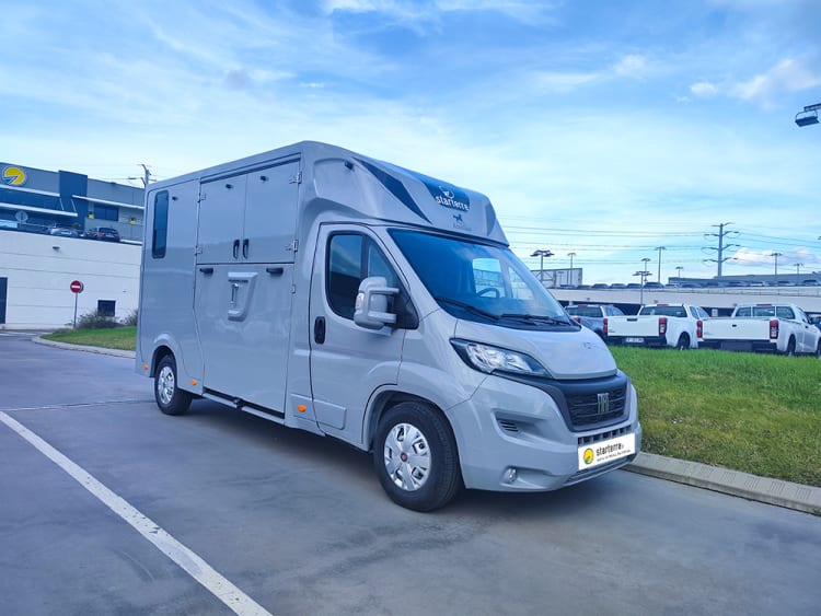 camion chevaux VL sur porteur Fiat Ducato 