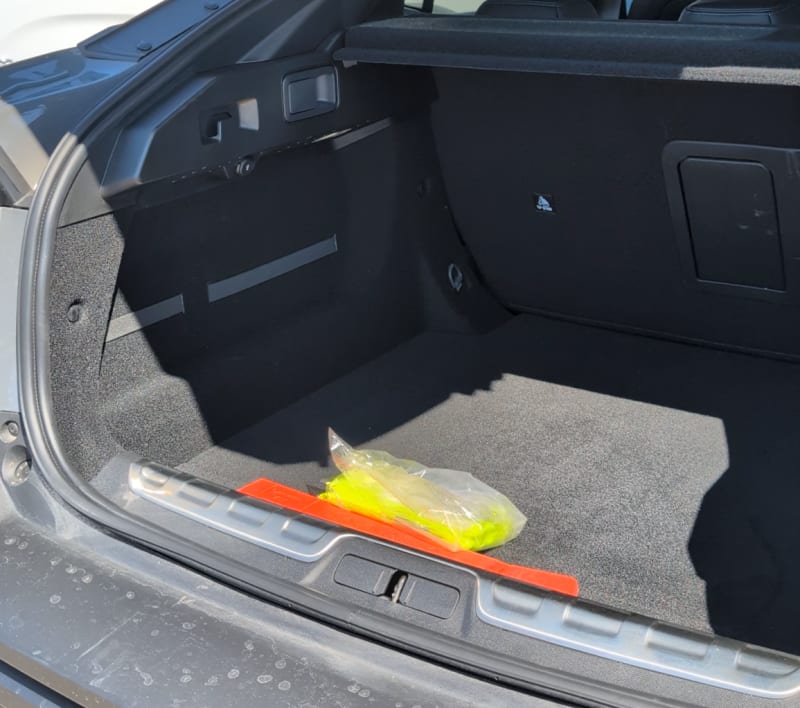 gilet jaune et triangle de signalisation