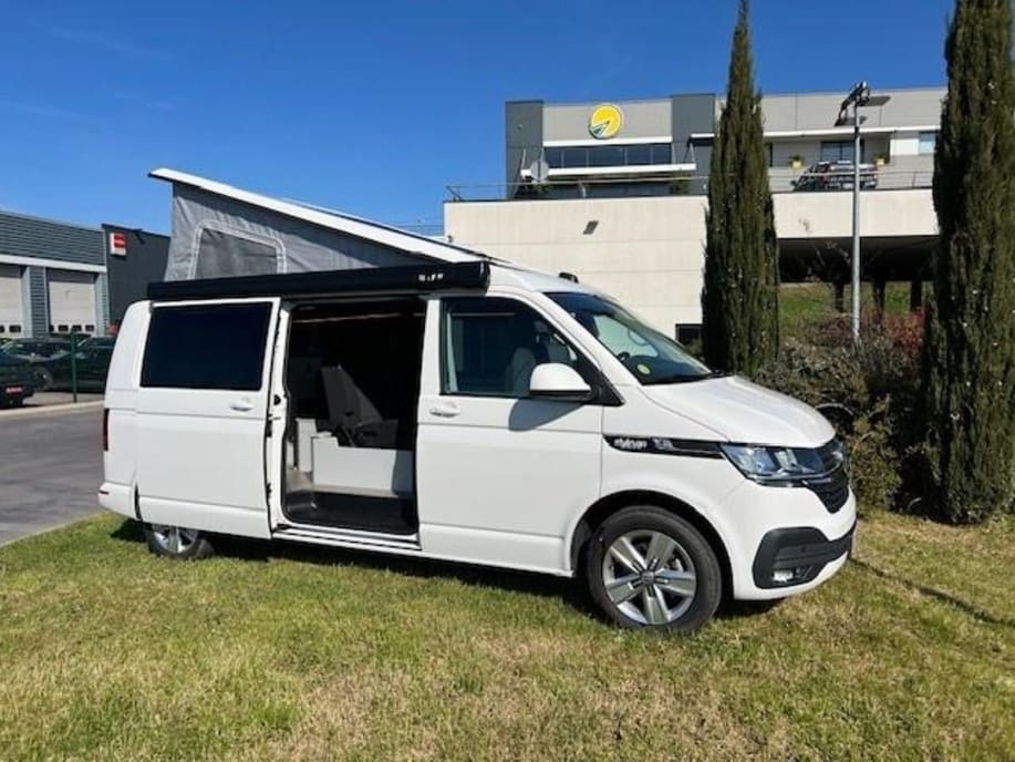 Stylevan Origin AUSTRAL IV VOLKSWAGEN T6.1 - 2.0 L TDI - 150 CV - DSG7 Blanc Candy