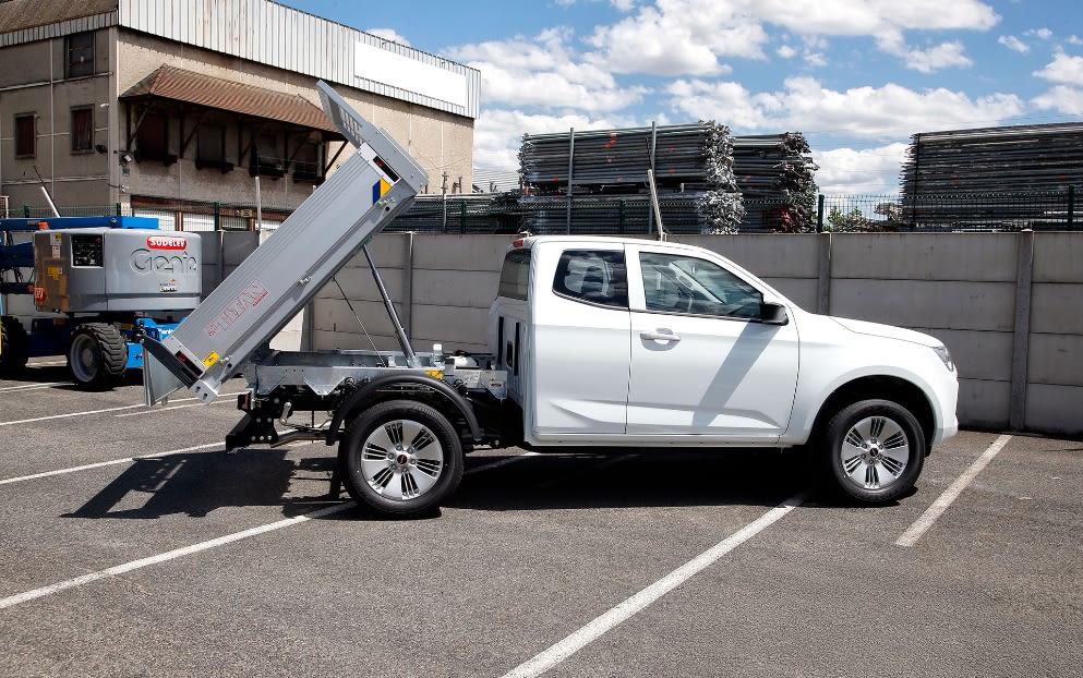 Un ISUZU Dmax avec une Benne Titan ! Prêt pour réaliser les travaux les plus difficiles