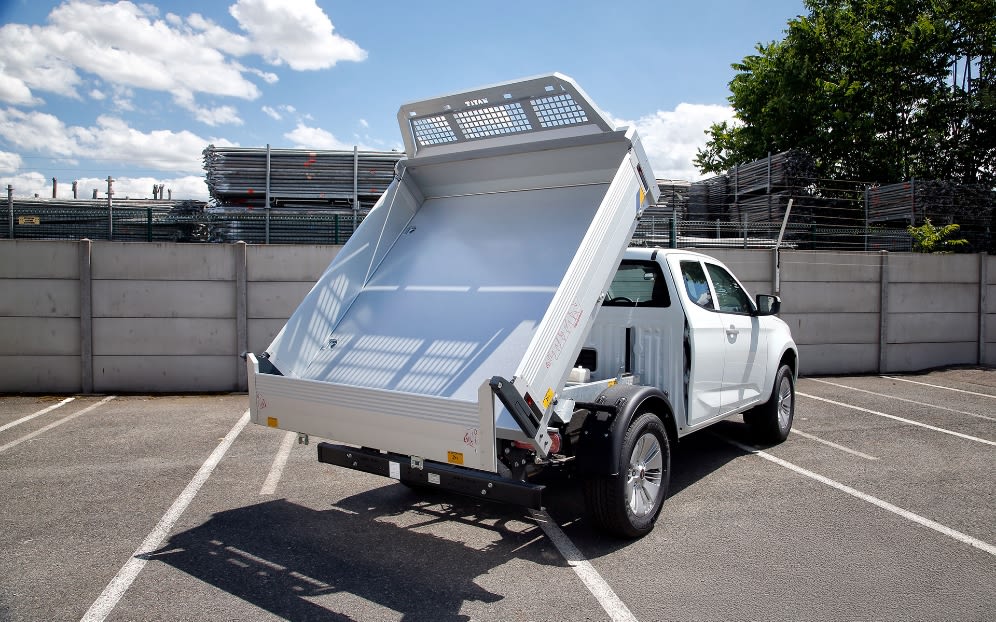 Un ISUZU Dmax avec une Benne Titan ! Prêt pour réaliser les travaux les plus difficiles