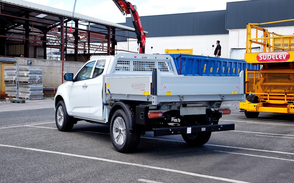 Un ISUZU Dmax avec une Benne Titan ! Prêt pour réaliser les travaux les plus difficiles