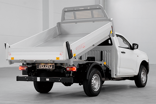 Un ISUZU Dmax avec une Benne Titan ! Prêt pour réaliser les travaux les plus difficiles