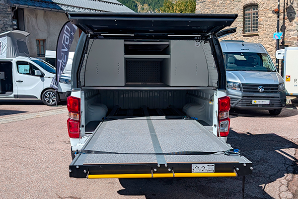 Un Isuzu D-Max avec tiroirs coulissant